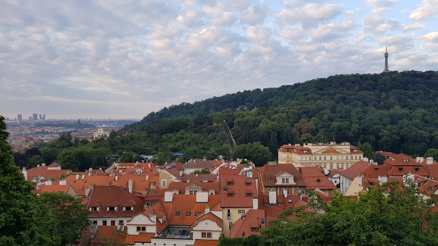 Prague vue montagne