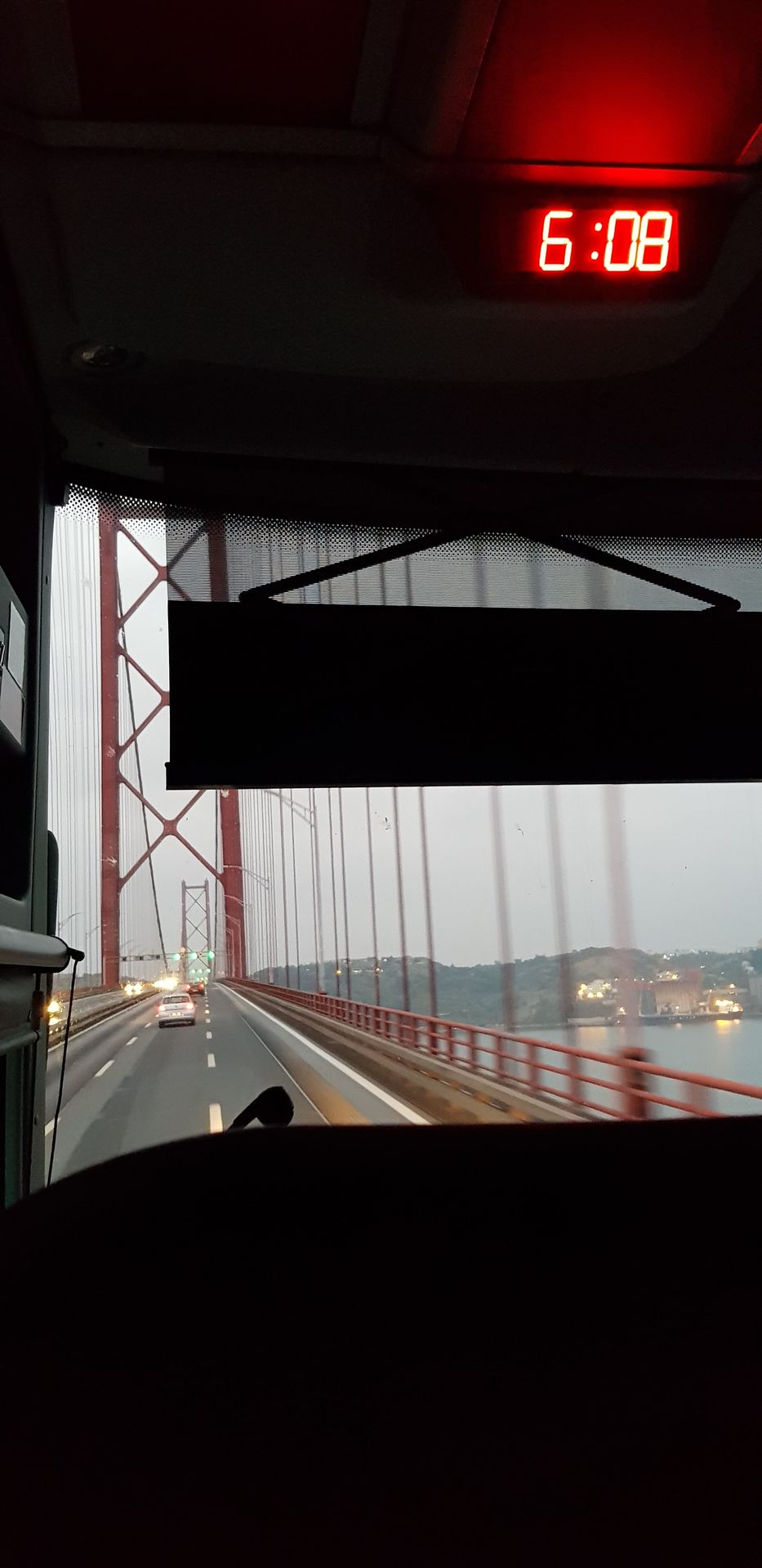 Bus et pont Lisbonne